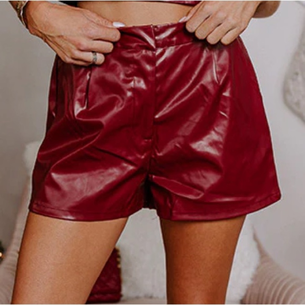 🟠NWT IMPRESSIONS BOUTIQUE High Waist Faux Leather Shorts in Wine LARGE